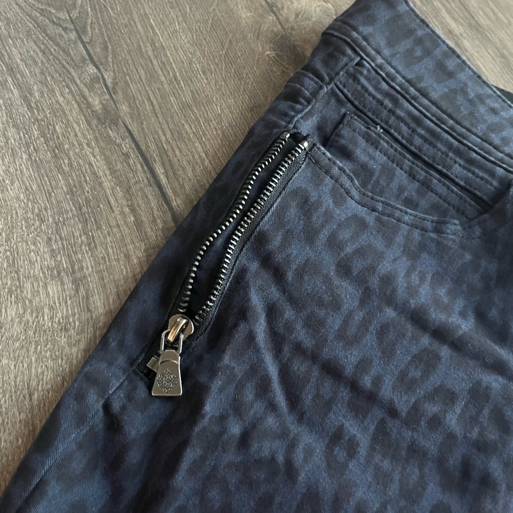 Democracy Absolution Jeans Leopard Print - image 3